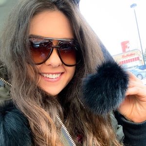 Meet your Posher, Leanne